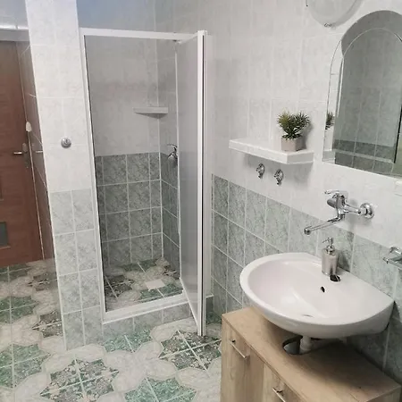 アパート Ustie *