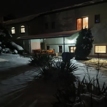 Ustie アパート Trstená